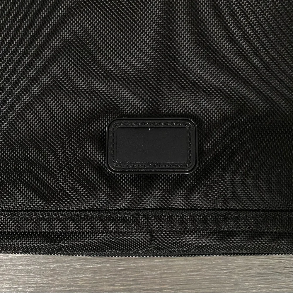 Tumi Alpha Slim Expandable Messenger Bag Black Ballistic Nylon Flip Over 22177DH